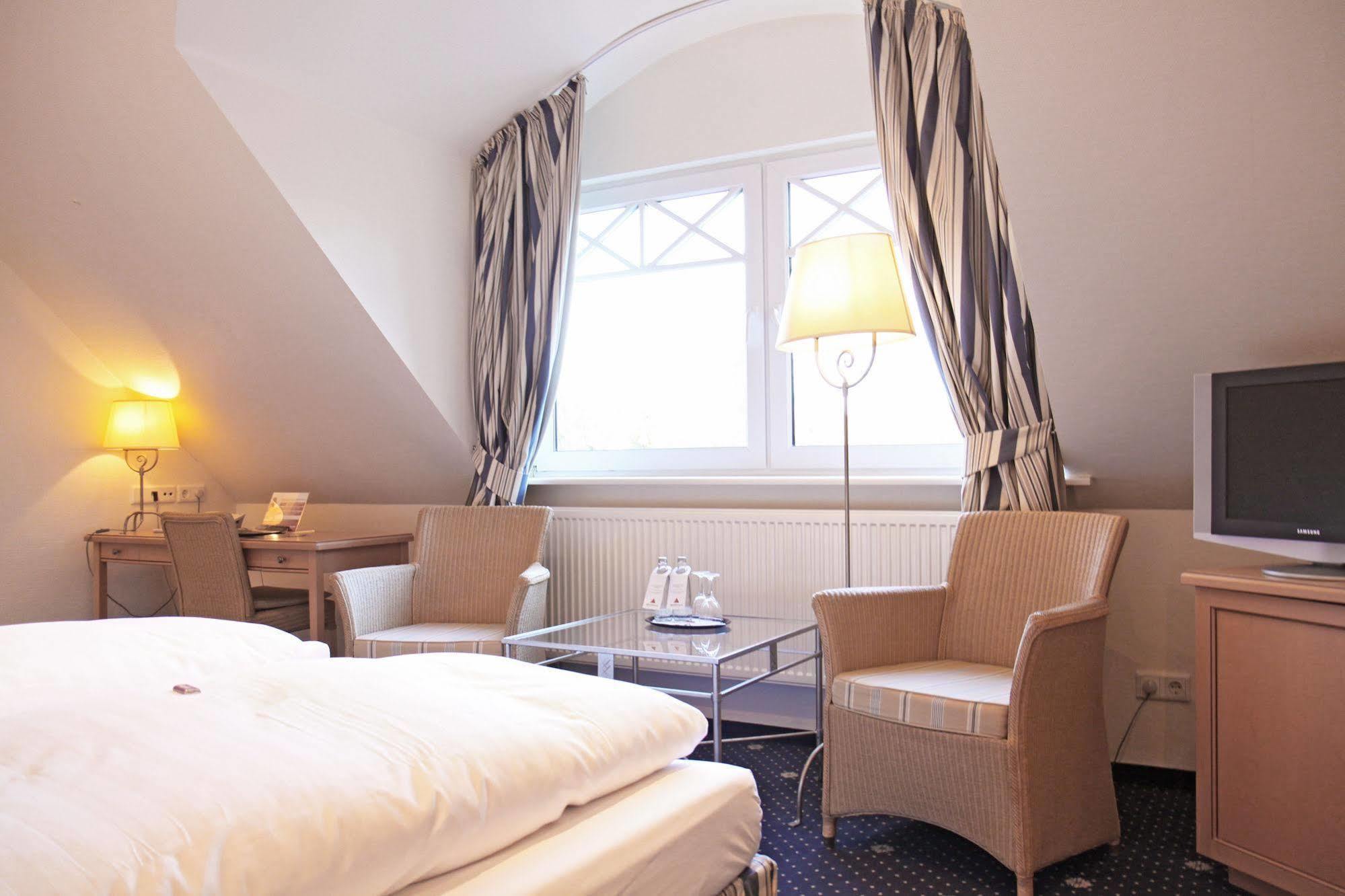 Thomas Hotel Spa & Lifestyle フースム エクステリア 写真
