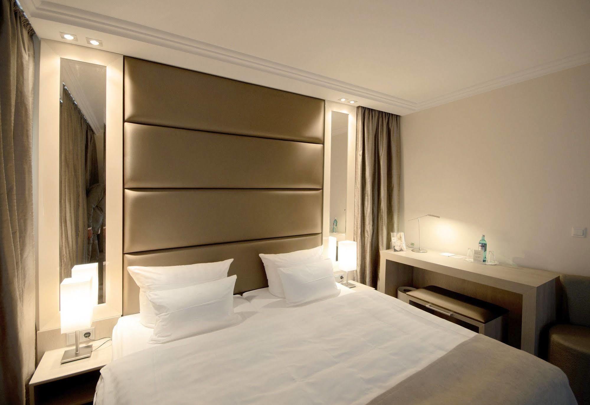 Thomas Hotel Spa & Lifestyle フースム エクステリア 写真