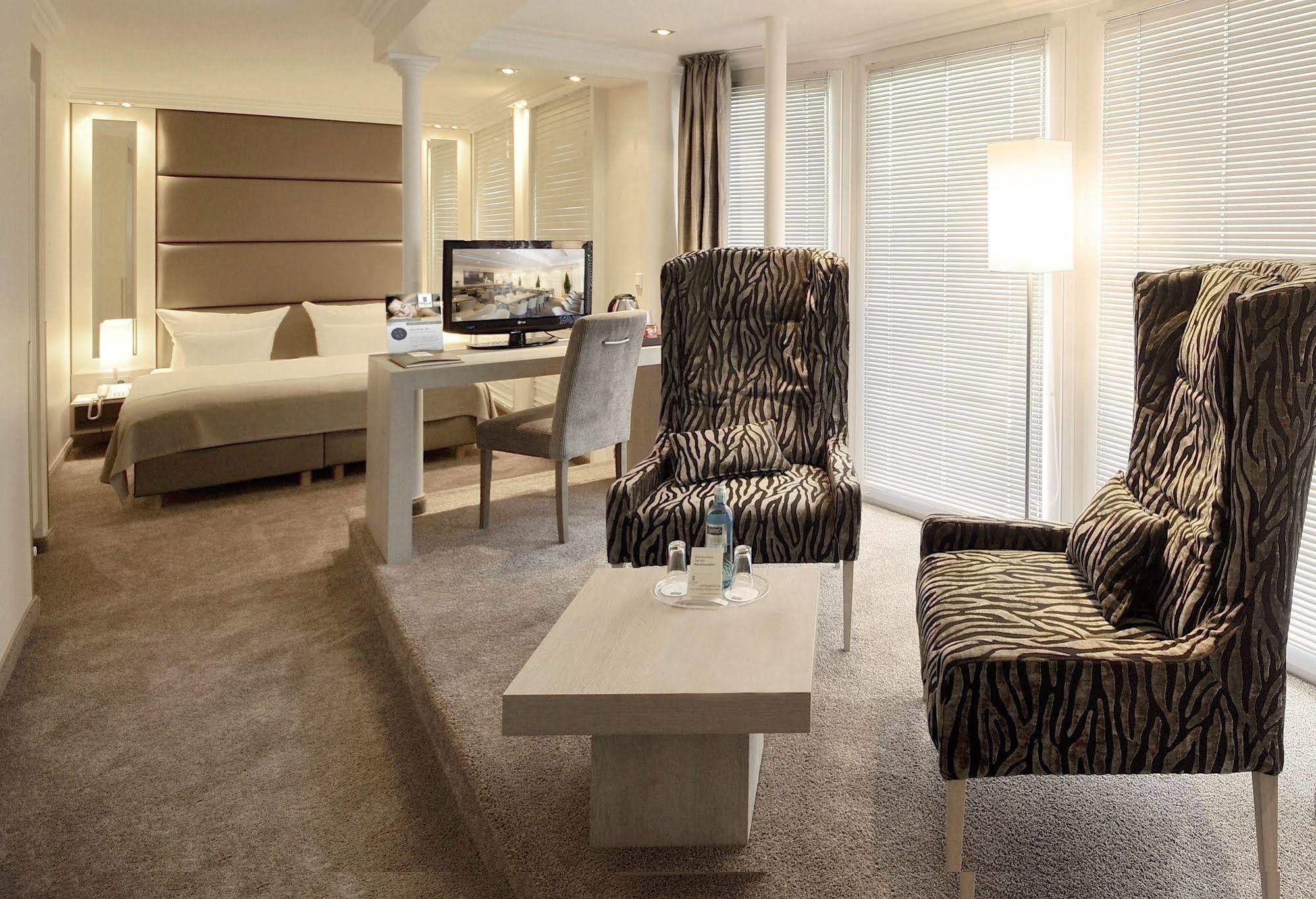 Thomas Hotel Spa & Lifestyle フースム エクステリア 写真