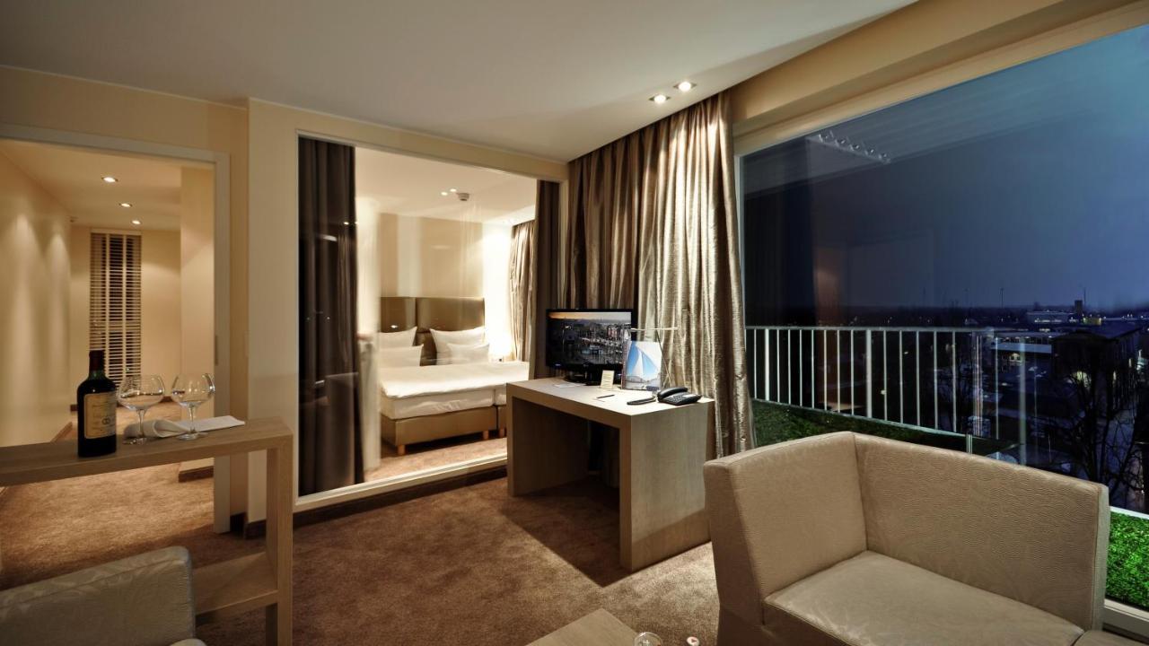 Thomas Hotel Spa & Lifestyle フースム エクステリア 写真